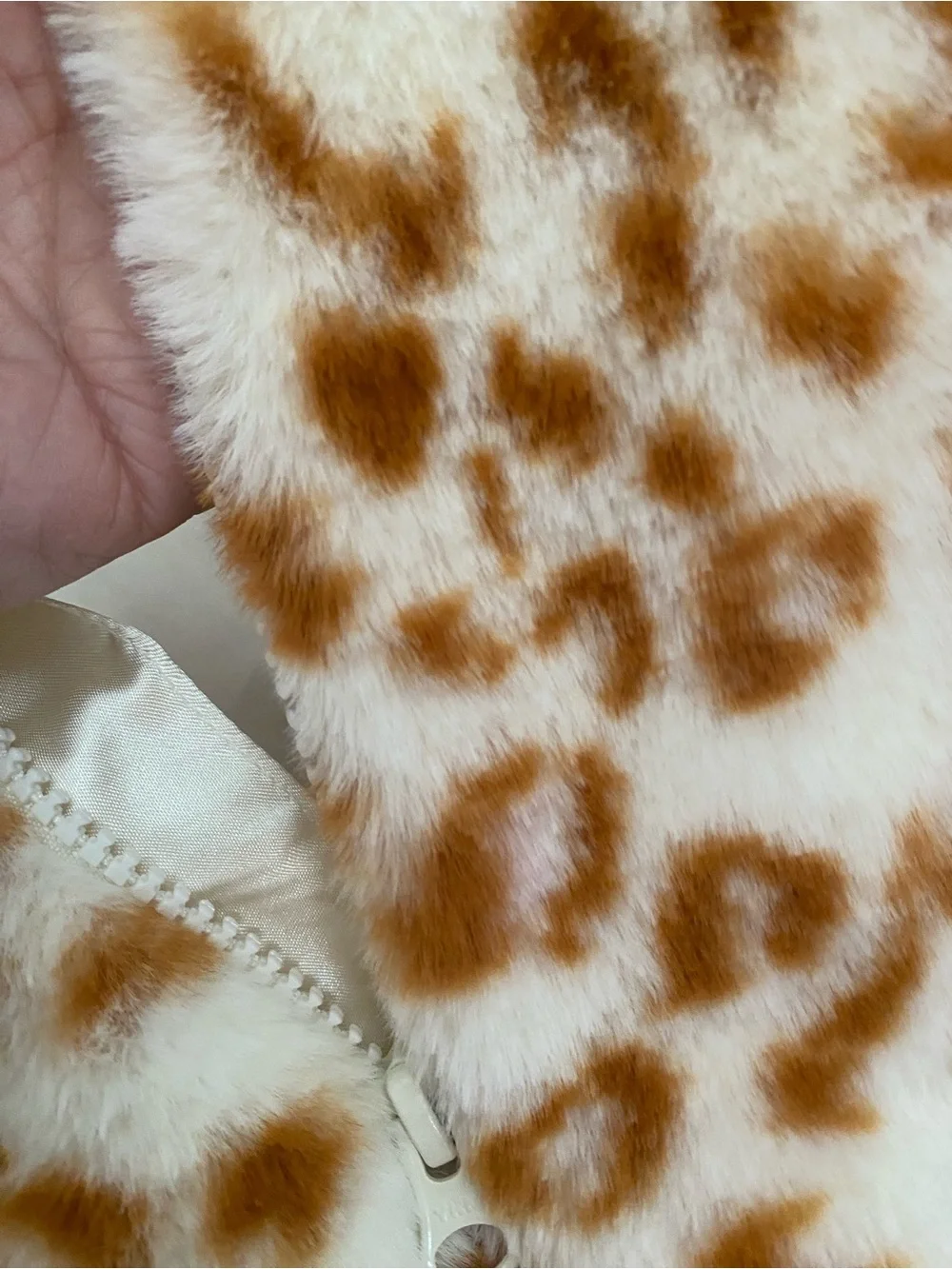 Amazon Essentials Girls' Faux Fur Leopard Print Jacket - White & Brown